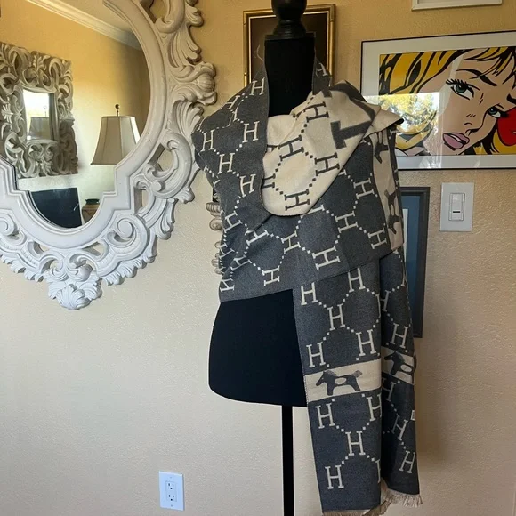 Beautiful Hermès, grey cream, Pashmina